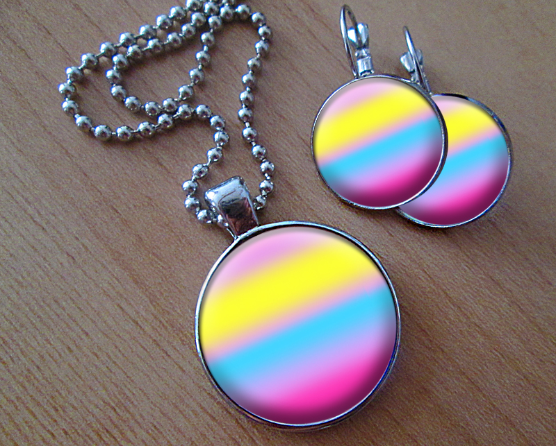 Sada náušniček a přívěsku 