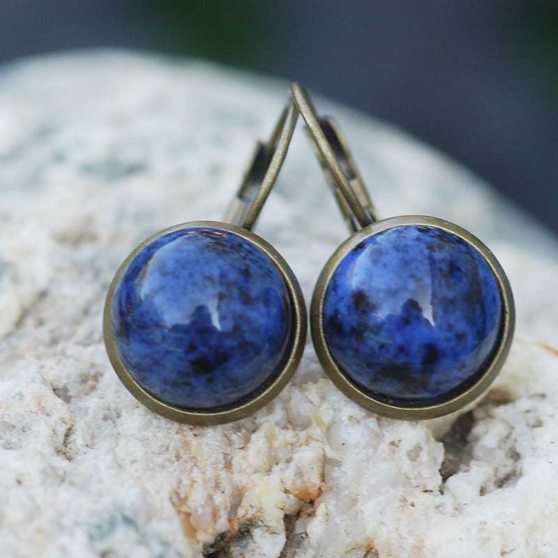 Klapky s dumortieritem