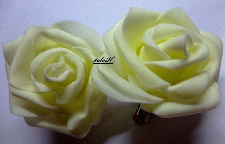 Brož s růžičkou v barvě vanilky