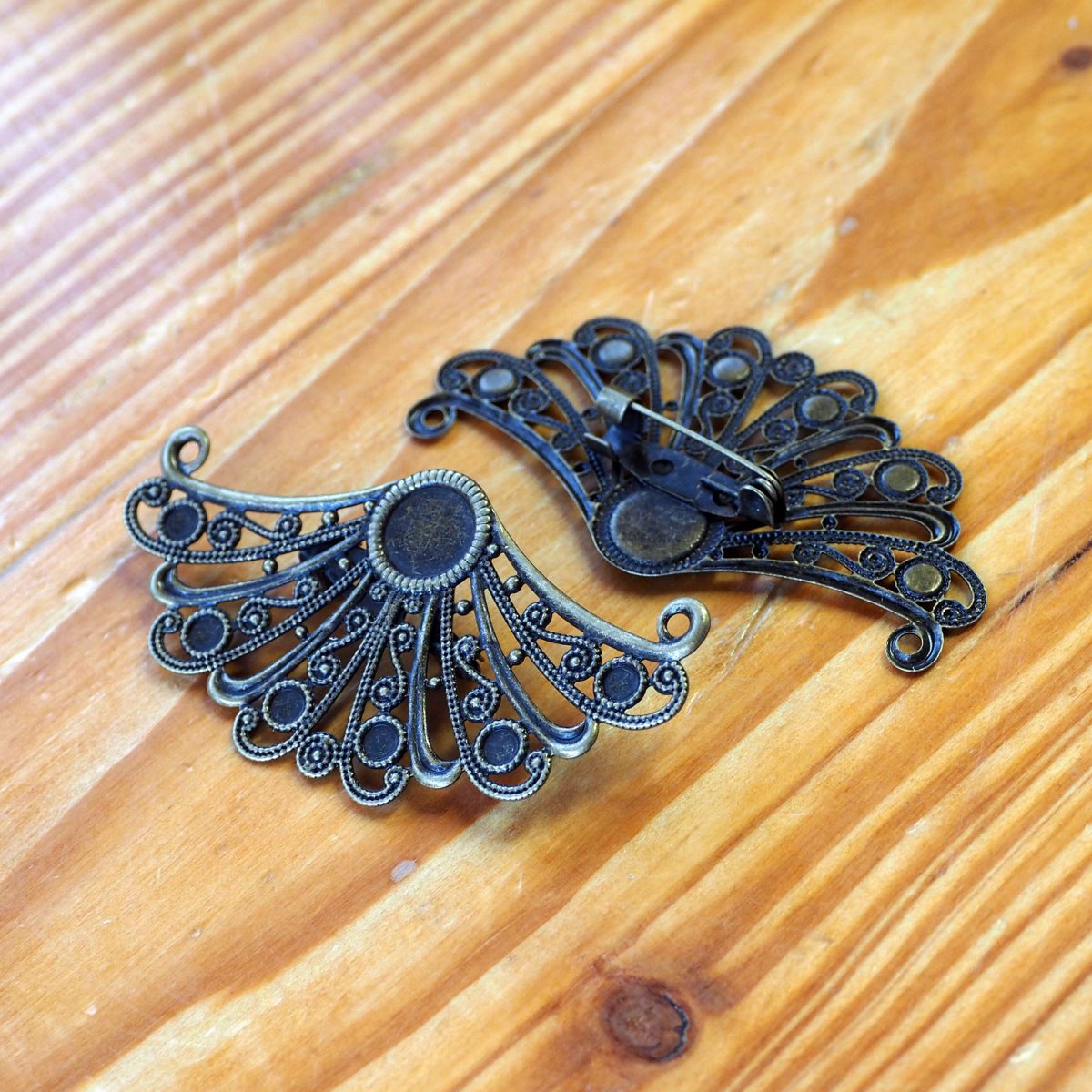 Brož s Lůžkem Vějíř - 1ks - Bronzová