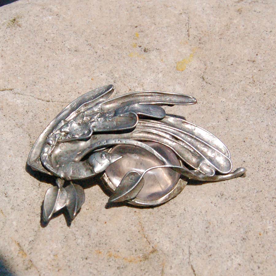 Brož Páv s růženínem