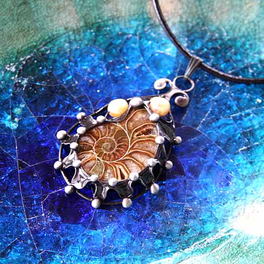 Genevieve - Amonit + Náušnice ZDARMA...