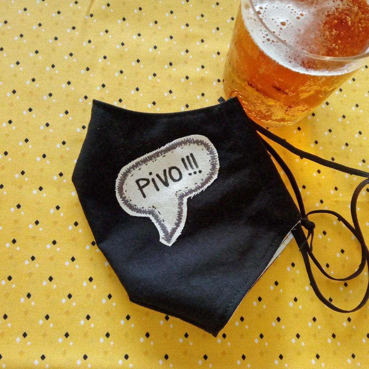 Černá rouška s nápisem Pivo!