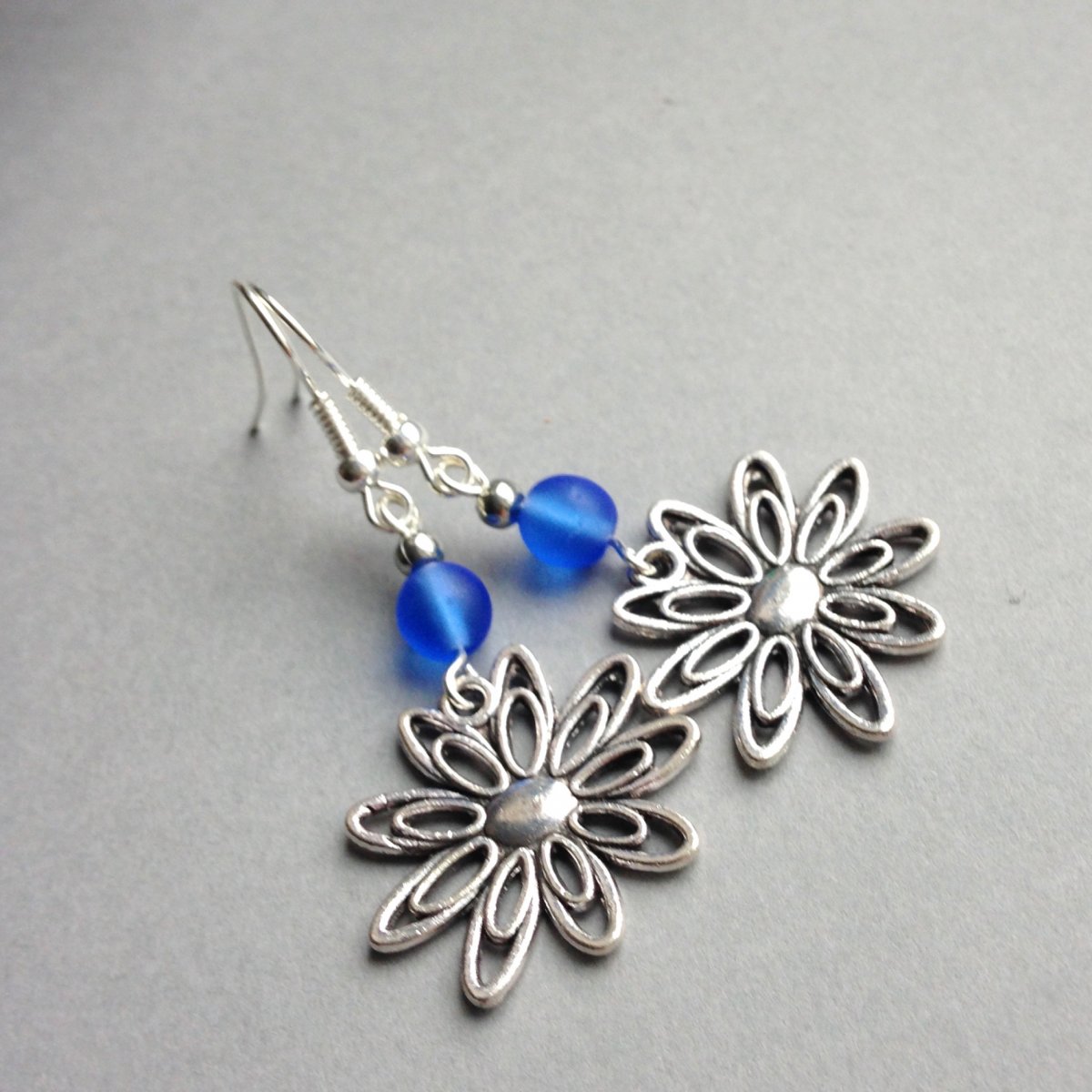 Květinky s kobaltovou kuličkou