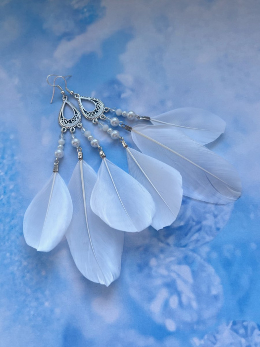 Peříčkové bílé náušnice