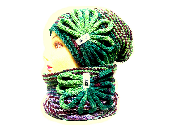 SOUPRAVA ČEPICE A NÁKRČNÍKU S APLIKACEMI 