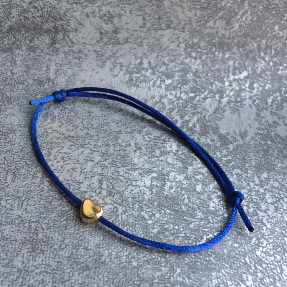 Modrý náramek se srdíčkem