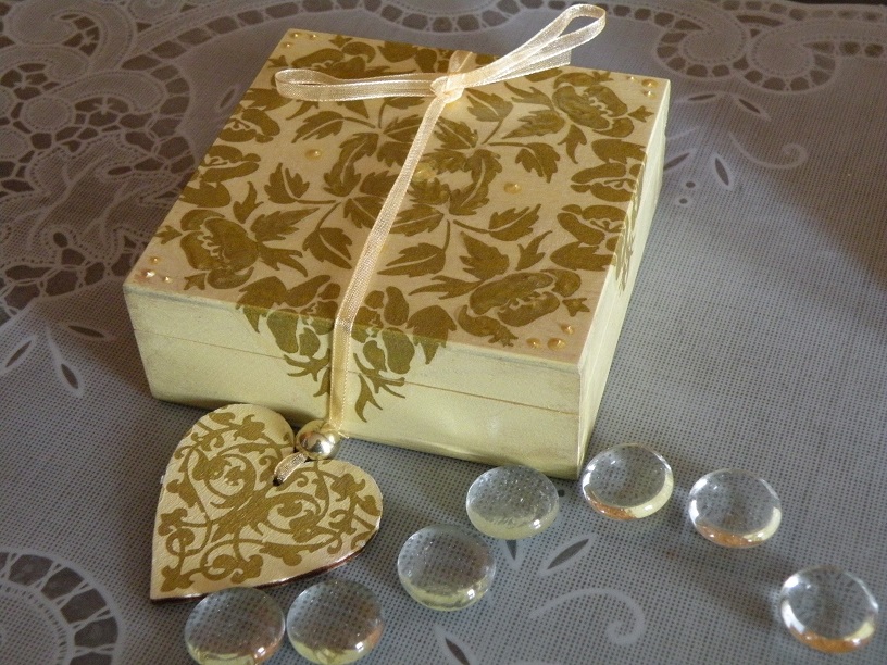 Svatební romantická krabička,šperkovnička starozlatá 