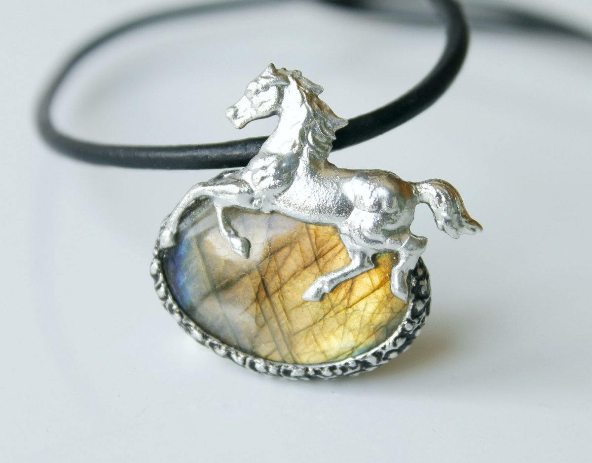 Slunce v hřívě .. labradorit