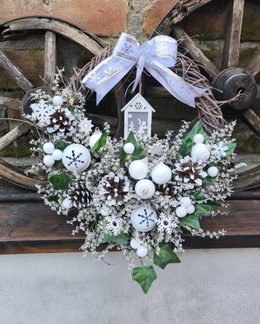 Věneček se svítícím domečkem