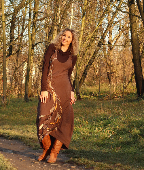 Lněná šatovka s aplikací