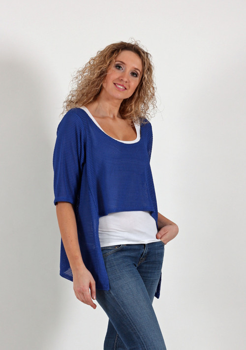 Modré volné triko s dlouhými zády