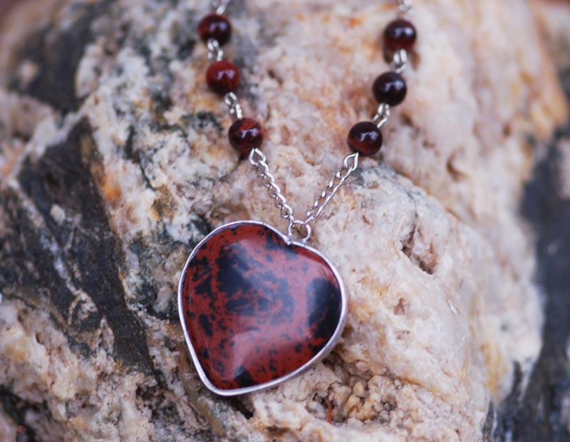 Srdce z mahagonového obsidiánu s býčím okem