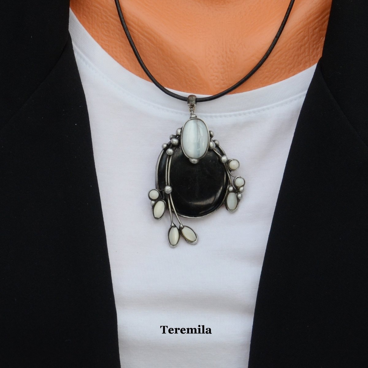 Něžná - gagát, achát