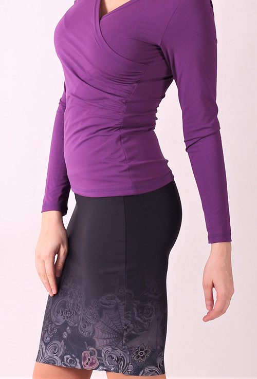 Pouzdrová sukně se vzorem. 