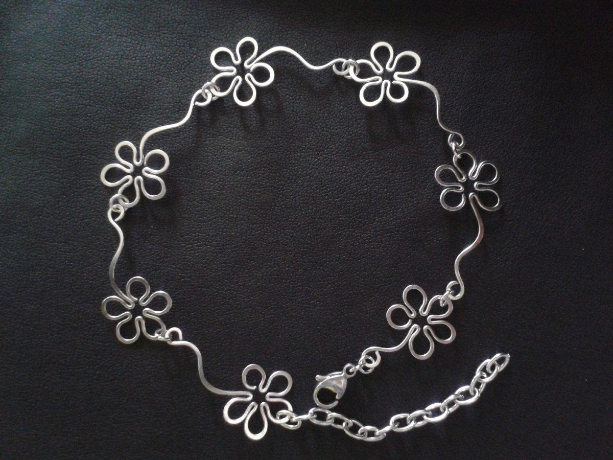 Nákotník -  květy - chirurgická ocel