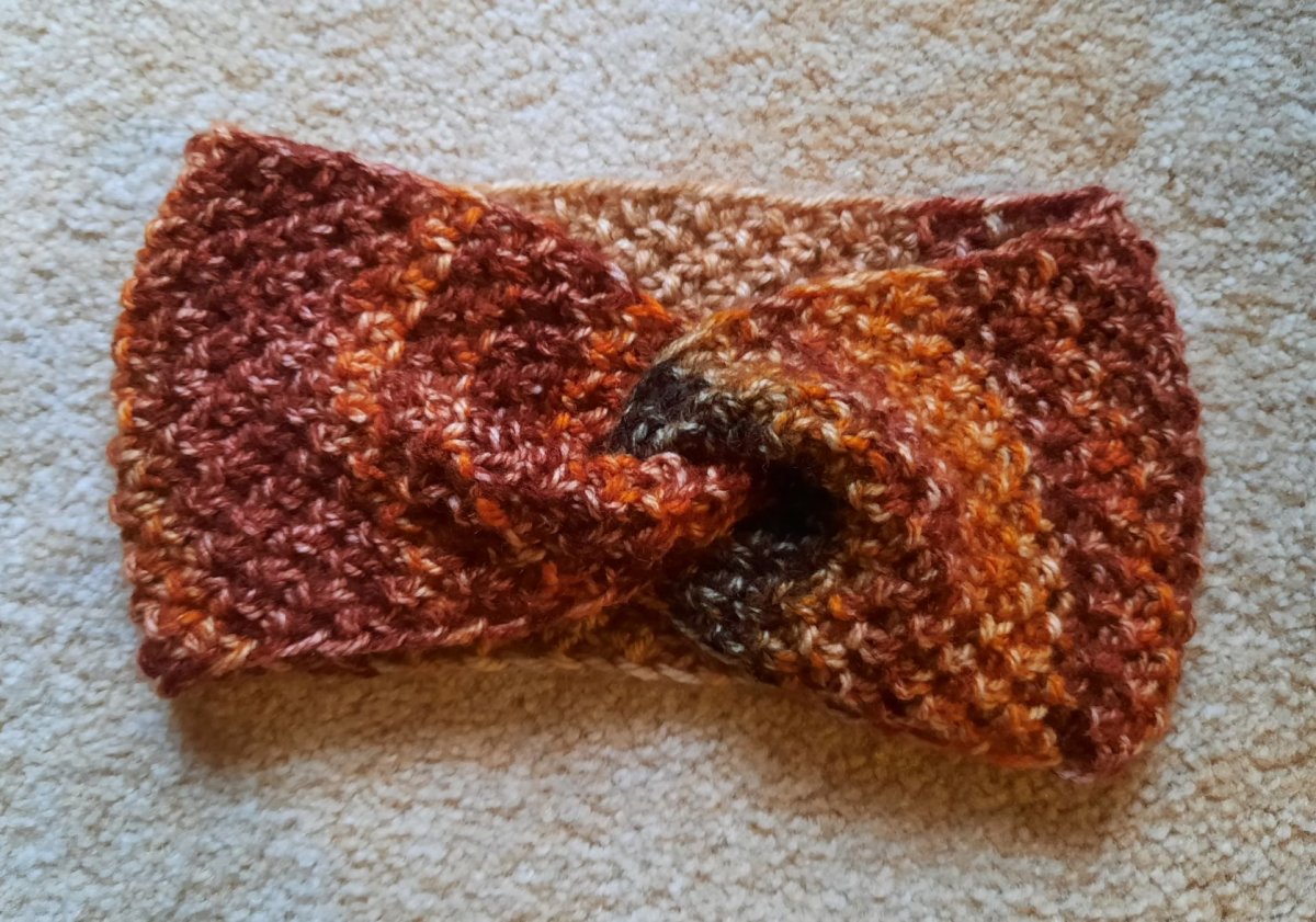 dámská pletená čelenka hnědá