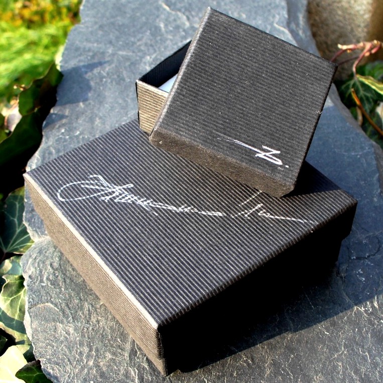 DÁRKOVÁ KRABIČKA černá/bílá - pouze k mým šperkům