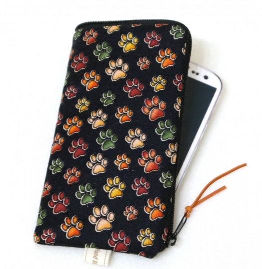 BAREVNÉ TLAPKY NA ČERNÉ - 