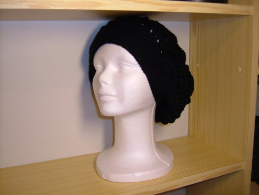 Dámský háčkovaný baret