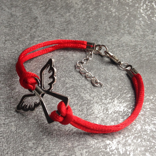 Červený náramek s andělem