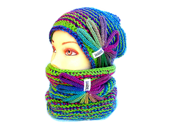 SOUPRAVA ČEPICE A NÁKRČNÍKU S APLIKACÍ