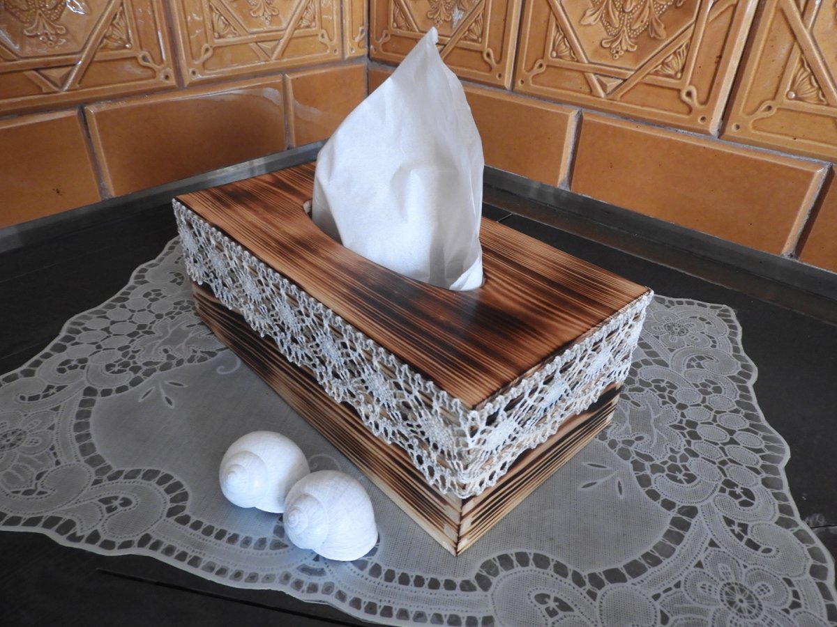 Krabička na kapesníky s krajkou