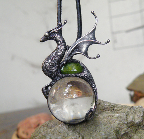 Ondhar...strážce osudu...(křišťál, olivín) 