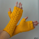 Žluté návleky na ruce 