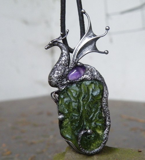 Genderor...lesní drak...(Vltavín 13g, ametyst)