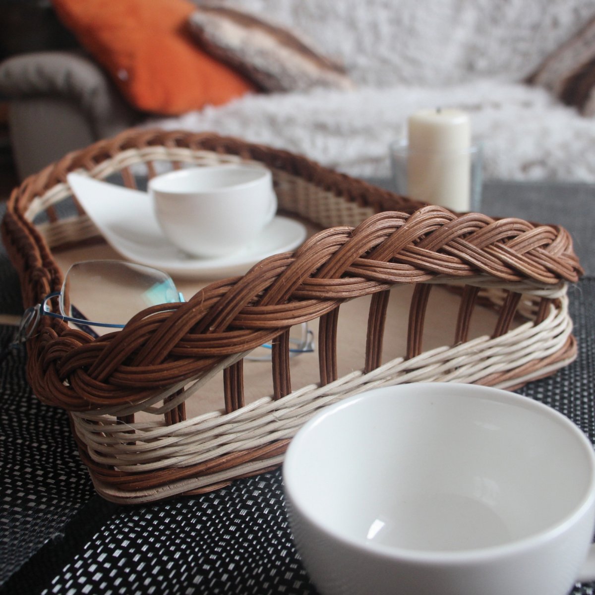 Podnos s ozdobným copánkem