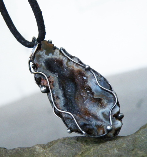 Jeskyně...(peříčkový achát)