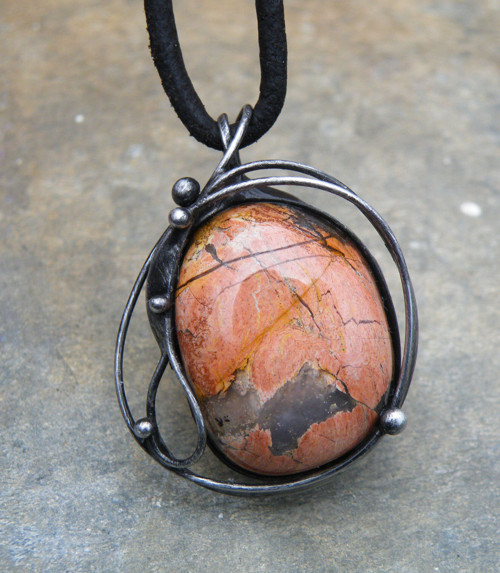 V síti...(jaspis brekcie) 