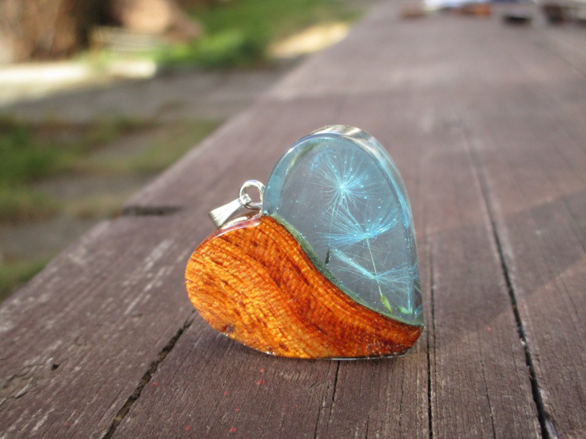 pampeliškové srdíčko - azurová bubinga