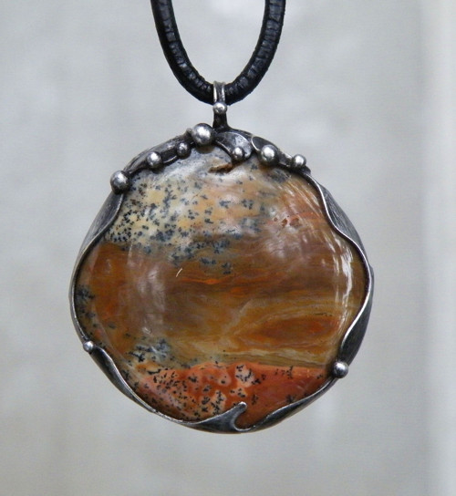 Z nitra Země...(dřevitý opál) oboustranný 