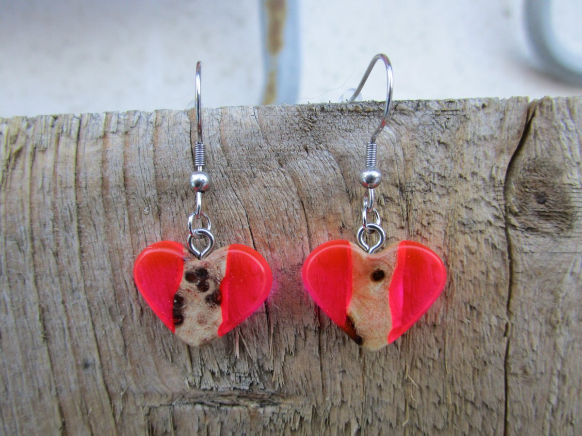 Srdíčkové náušničky - zářivě růžový topol