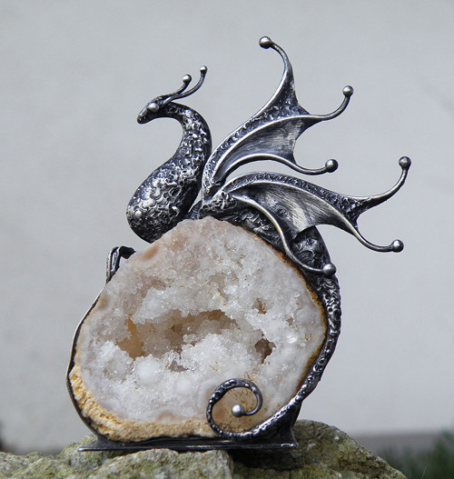 Agrah...strážce ledové jeskyně...(křišťál)