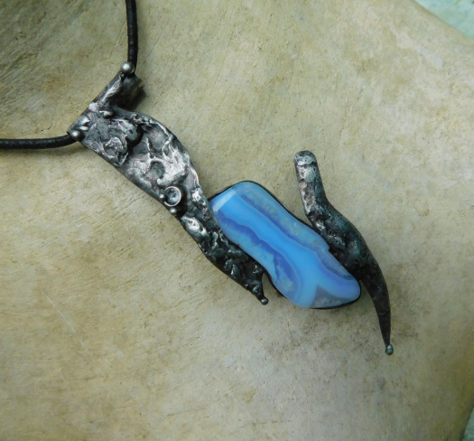 Vrůstání...(chalcedon) autorský šperk