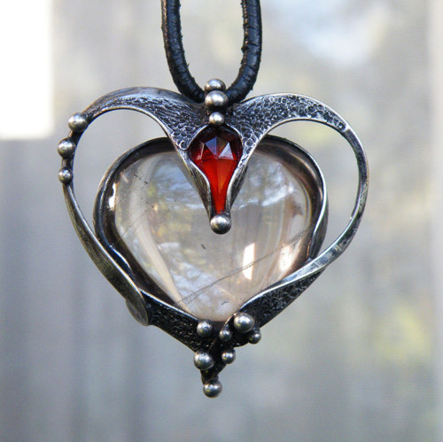 Srdce svůdného upíra...(záhněda, sklo)