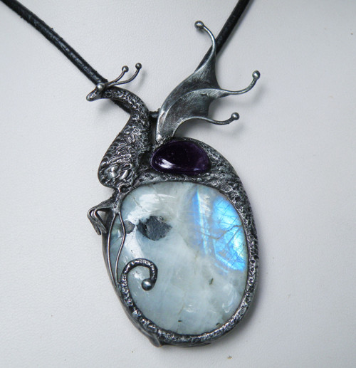 Enwän...z měsíční krajiny...(adulár, ametyst)