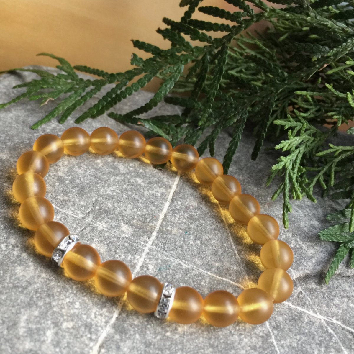 Medový náramek s rondelkami