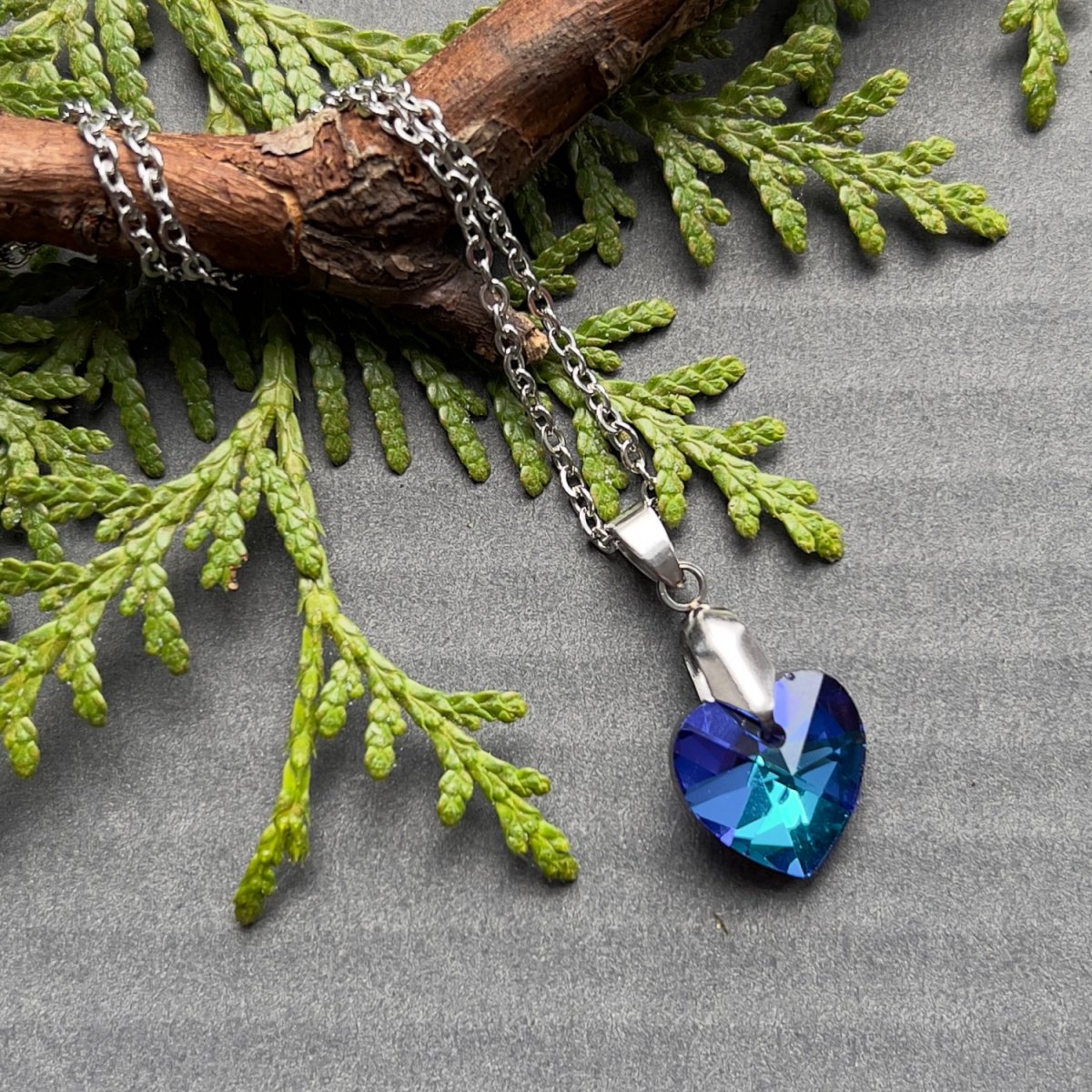 Řetízek s modrým srdíčkem - S.Steel