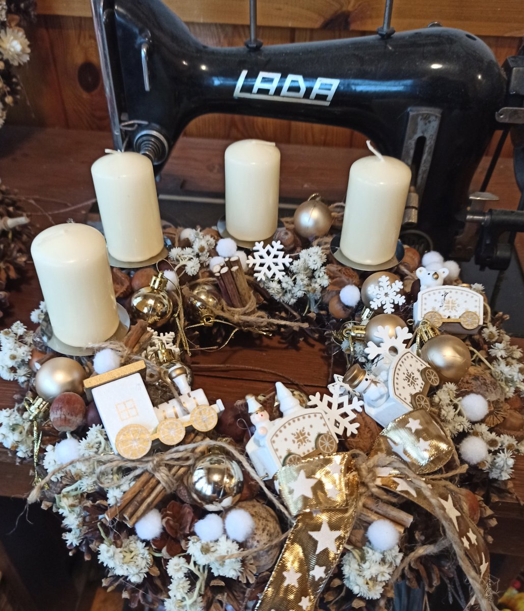 Svícen adventní s mašinkama