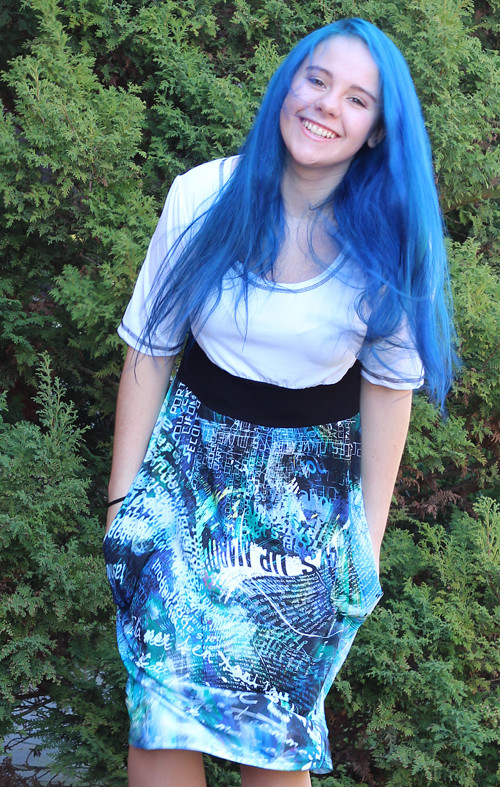 Zvonové barevné šaty