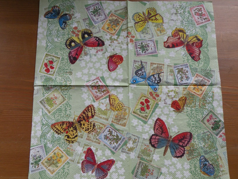 Ubrousek vzor známky a motýli na zelené