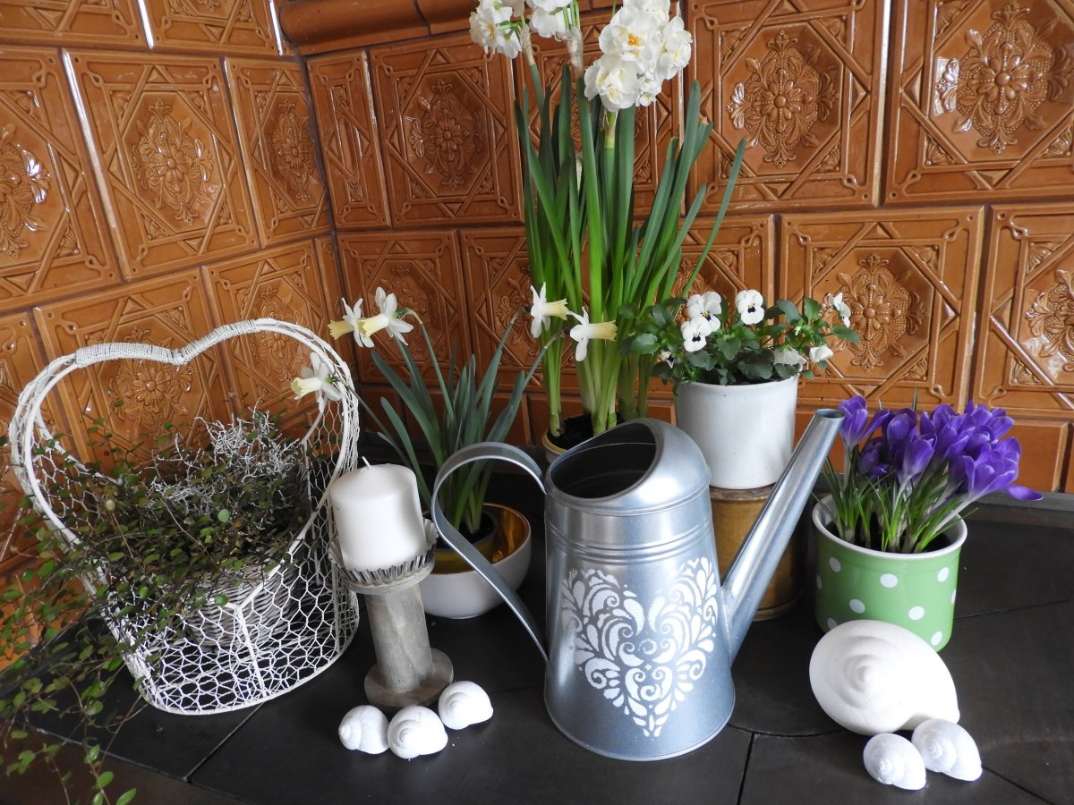 Plechová konvička - bílé srdce