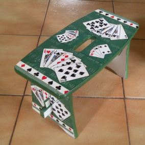 Stolička s kartami