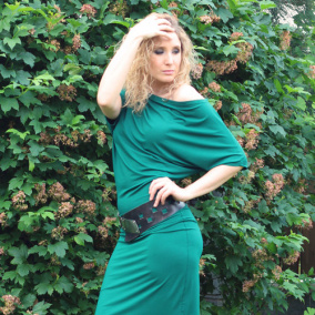 Zelené asymetrické šaty