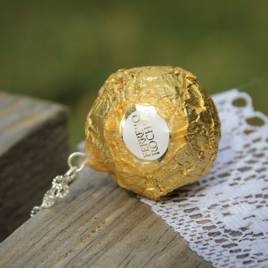 Ferrero rocher, čokoládový fimo bonbon, náhrdelník
