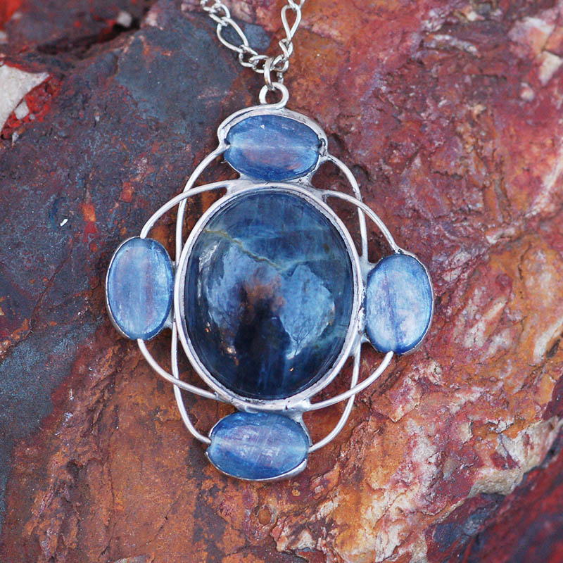 Kyanitový náhrdelník